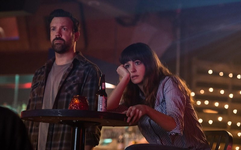 oi-anisuxies-tis-anne-hathaway-allaksan-to-colossal