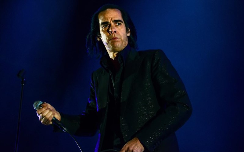 o-nick-cave-stirizei-efarmogi-gia-tin-prolipsi-autoktonion
