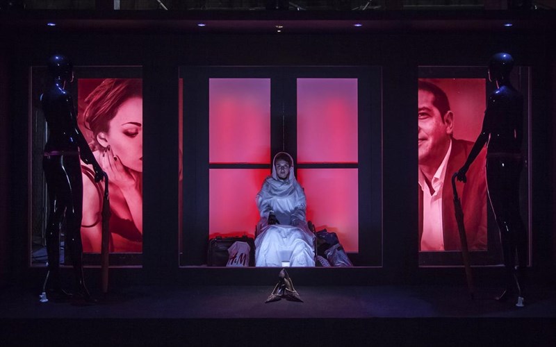 sanctuary-mia-sourealistiki-periigisi-stin-europi-tis-krisis-apo-ton-brett-bailey