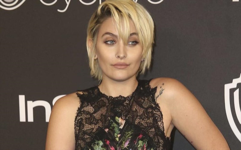 ntempouto-sti-megali-othoni-gia-tin-paris-Jackson-parea-me-tin-charlize-theron