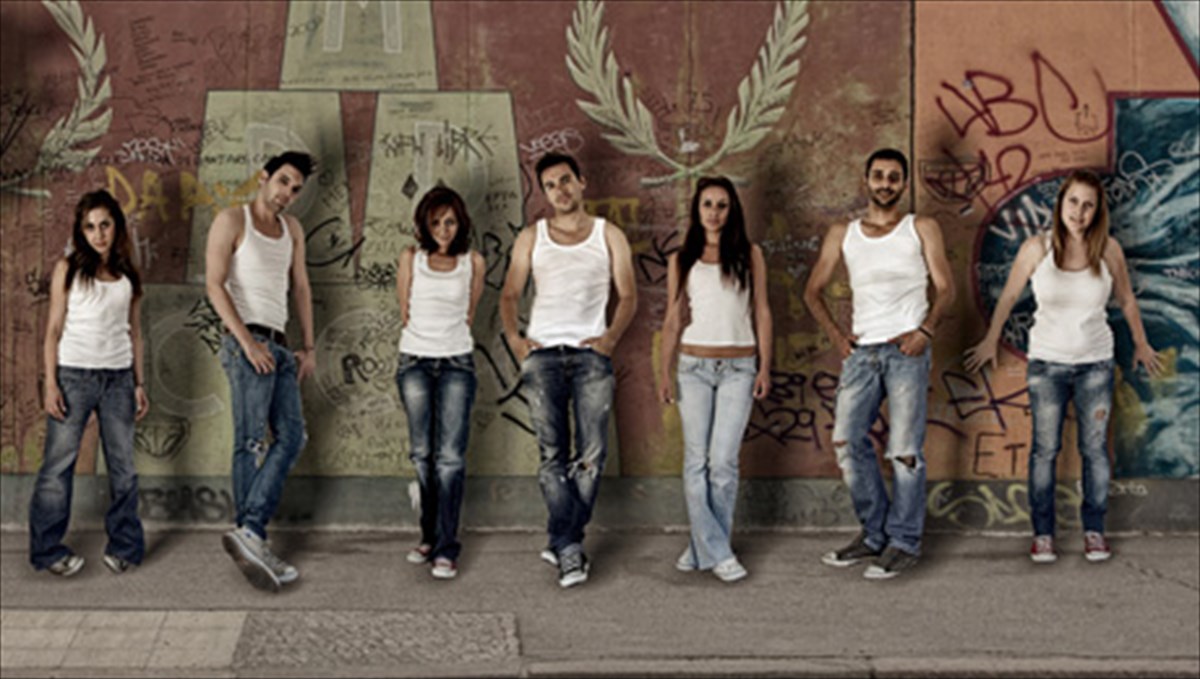 to-teixos-tou-berolinou-ksanaxtizetai