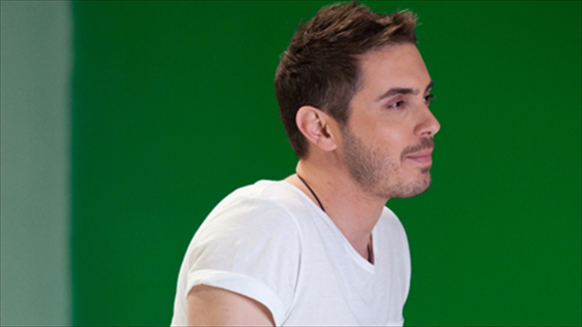 o-mixalis-xatzigiannis-kai-to-kalokairi-tou-pane-paralia