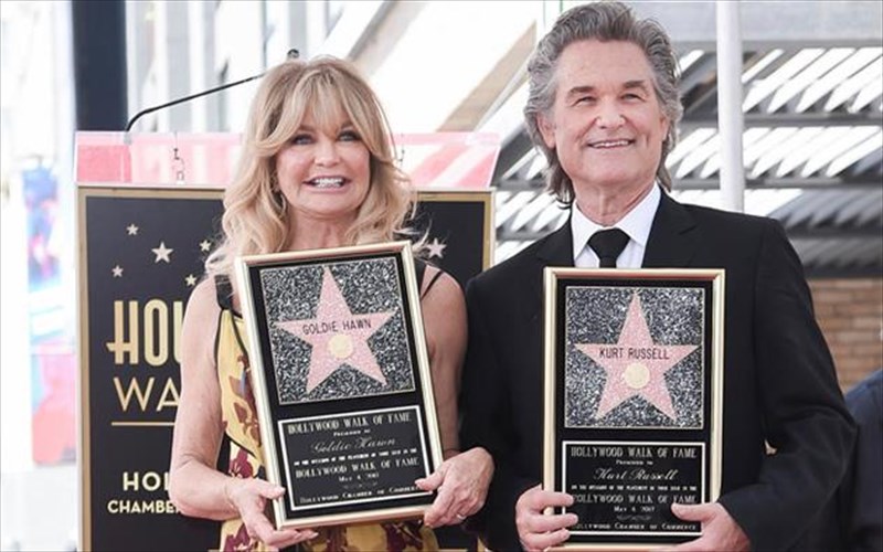 goldie-hawn-kai-kurt-russell-apektisan-asteria-sto-walk-of-fame