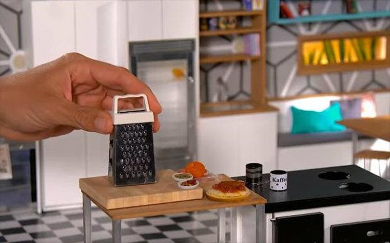 thelete-na-deite-pos-ftiaxnetai-mia-pitsa-se-megethos-pio-mikro-apo-mpoukia