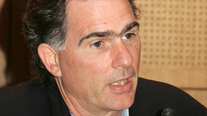 o-nikos-papandreou-grafei-gia-enan-erota-upo-airesi