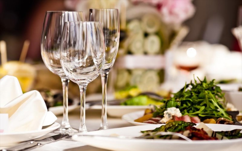 restaurant-100-awards-ta-pio-plouralistika-geustika-brabeia-tis-xronias