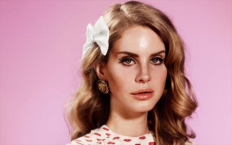 lana-del-rey-tora-eimai-pio-authentiki