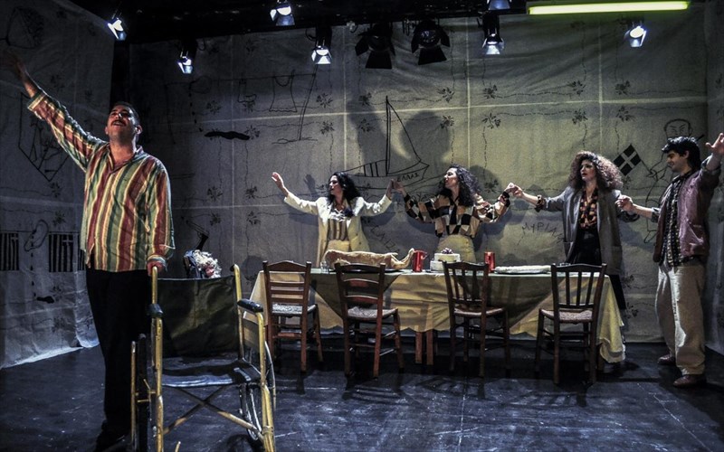 o-mounis-ton-4frontal-epistrefei-sto-10o-bob-theatre-festival