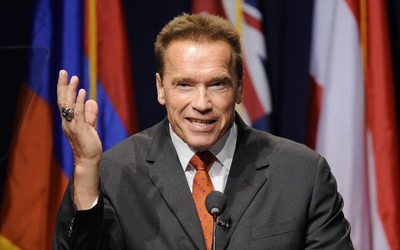 arnold-schwarzenegger-o-eksolothreutis-tha-epistrepsei