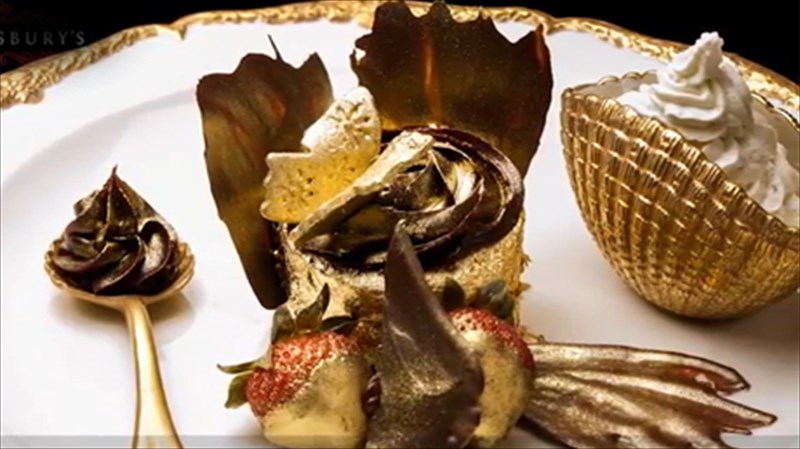 xrusos-foinikas-sto-pio-akribo-cupcake-tou-kosmou