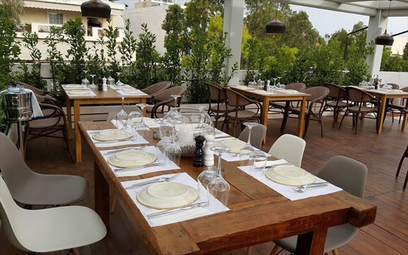 to-avenue-under-the-stars-mas-prosferei-ton-ourano-me-tastra