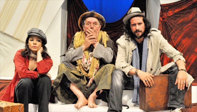 to-megalo-mas-tsirko-katebainei-stin-athina