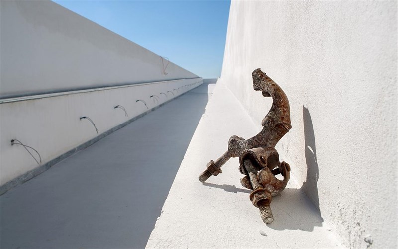 to-festibal-sugxronis-texnis-orange-water-3-sti-santorini