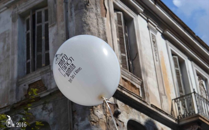 to-mikro-parisi-ton-athinon-2017-erxetai-to-fthinoporo-me-ti-gunaika-sto-epikentro