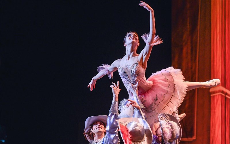 kerdiste-proskliseis-gia-tin-oraia-koimomeni-gia-mia-bradia-mpaletou-kato-apo-ta-asteria