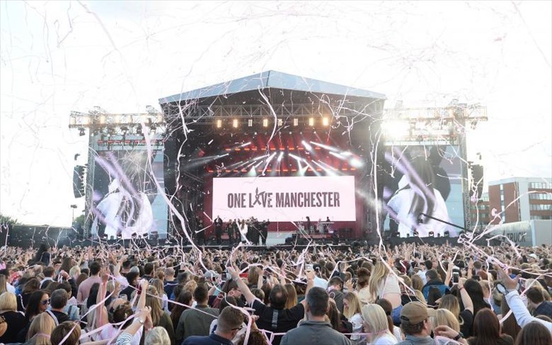 one-love-manchester-sugkentrothikan-pano-apo-2-ek-lires-gia-ta-thumata-tis-tromokratikis-epithesis-ek-lires-gia-ta-thumata-tis-tromokratikis-epithesis