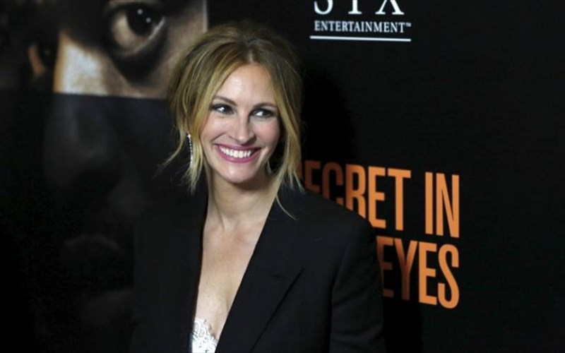 i-Julia-roberts-etoimazetai-na-lampsei-kai-sti-mikri-othoni