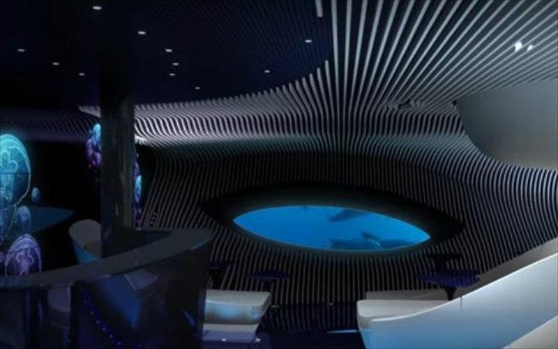 to-blue-eye-lounge-to-proto-upobruxio-saloni-ploiou-einai-toulaxiston-entuposiako