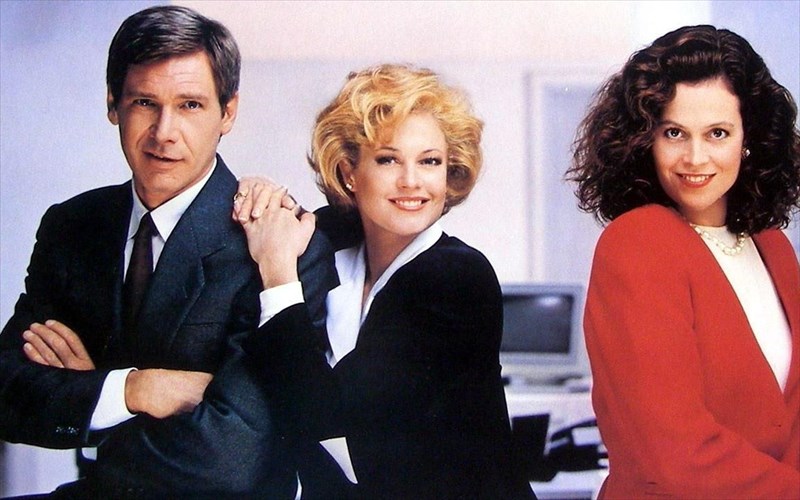 to-ergazomeno-koritsi-anebainei-sto-broadway