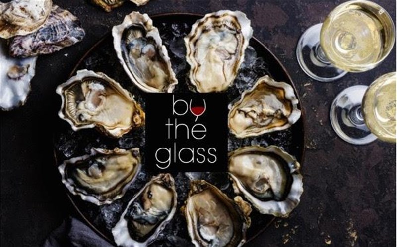 afrodeis-oinoi-sampania-streidia-kai-saksofono-sto-by-the-glass