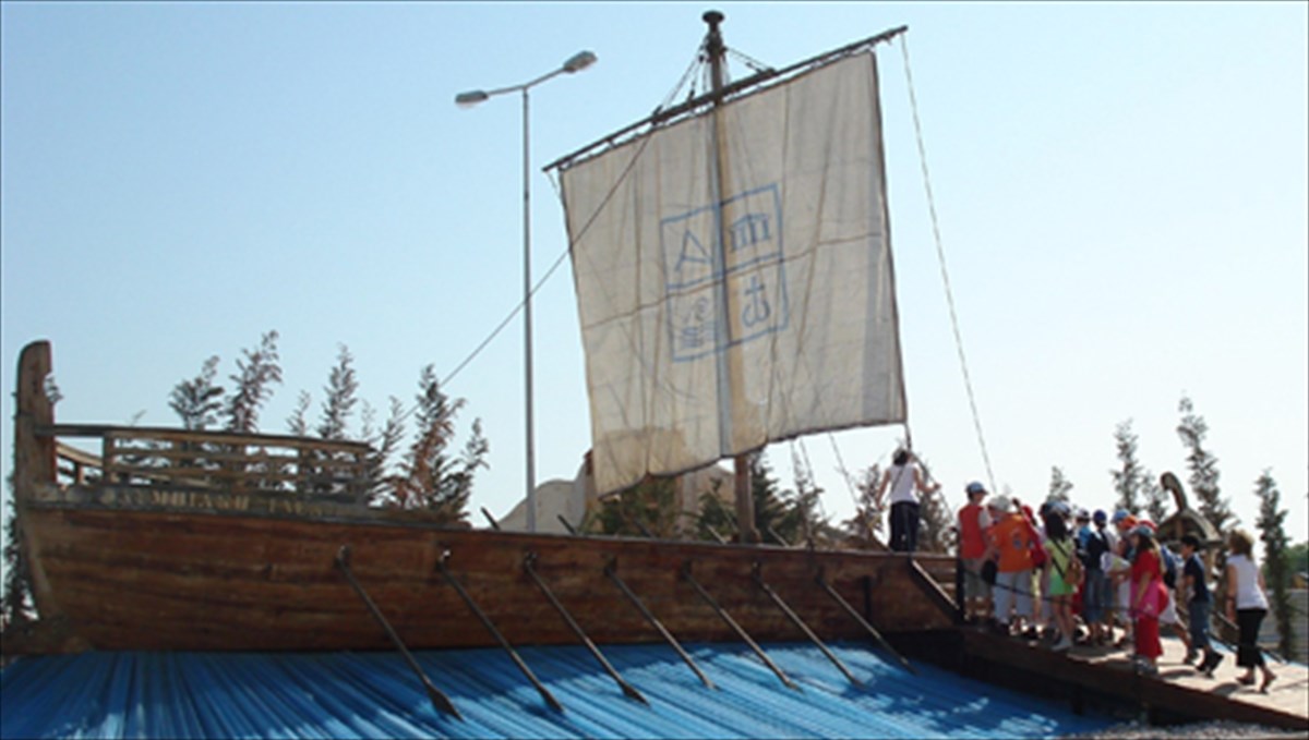 paizo-paizeis-paizoume-ston-elliniko-kosmo