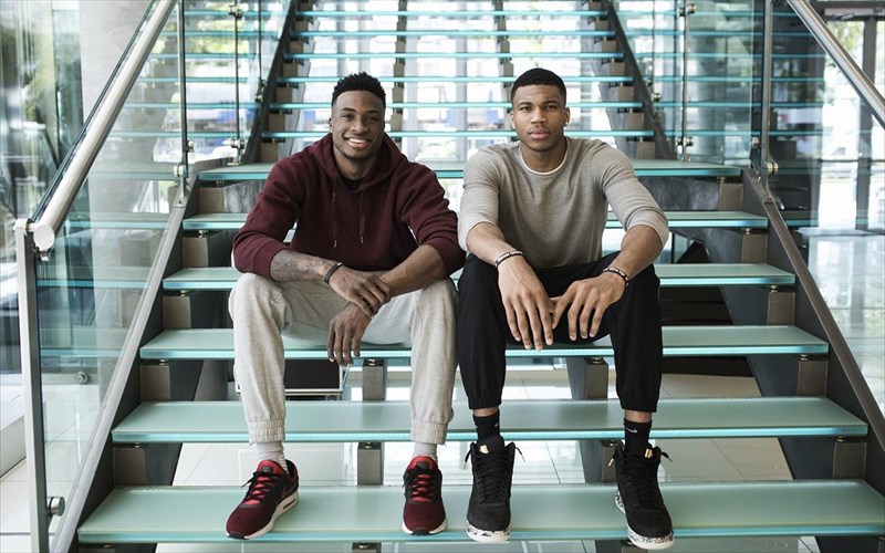 o-giannis-kai-o-thanasis-antetokoumpo-sunergazontai-me-to-idruma-onasi-thanasis-antetokoumpo-sunergazontai-me-to-idruma-onasi