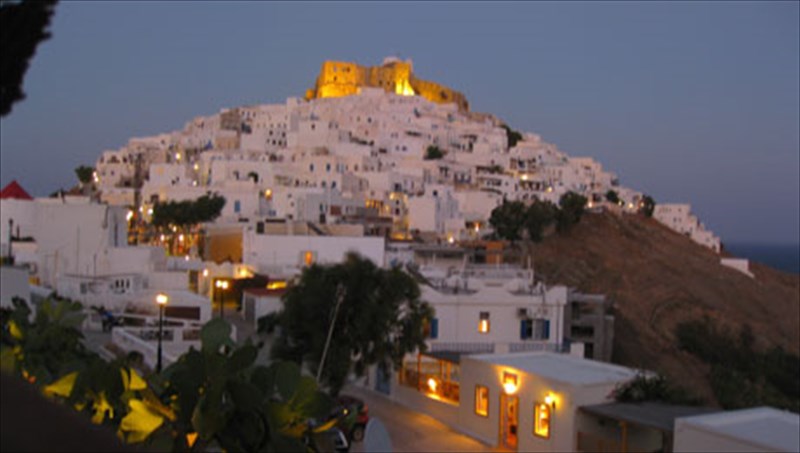 astupalaia-mia-petalouda-sta-dodekanisa