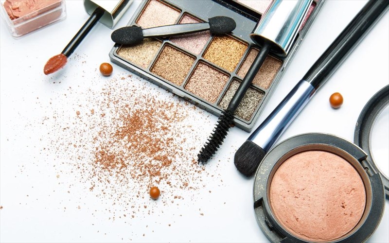 10-proionta-omorfias-pou-den-prepei-na-leipoun-apo-to-neseser