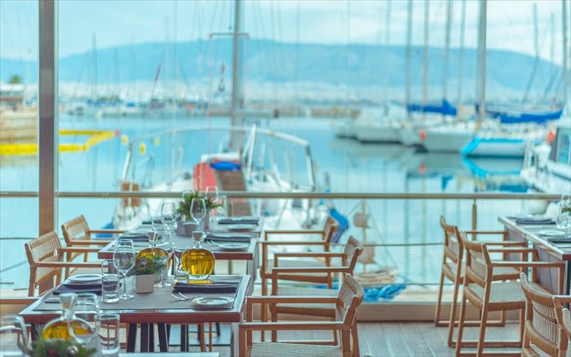 auta-einai-ta-100-korufaia-estiatoria-tis-elladas