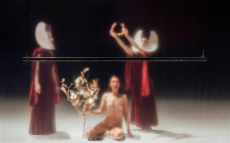 o-romeo-kasteloutsi-kai-i-dimokratia-stin-ameriki-erxontai-sti-stegi