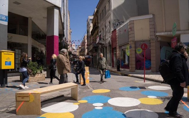 i-athina-epistrefei-stous-katoikous-tis-me-tesseris-akomi-pezodromous