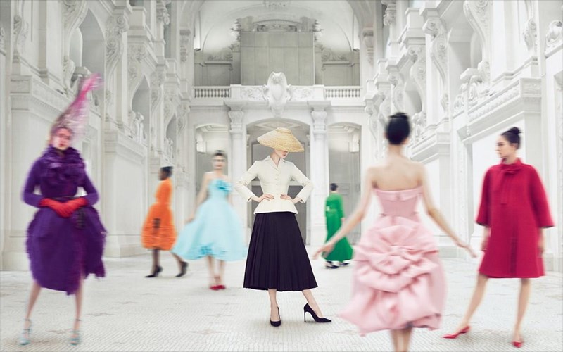 olokliri-i-istoria-tou-oikou-dior-se-mia-ekthesi-istoria-tou-oikou-dior-se-mia-ekthesi