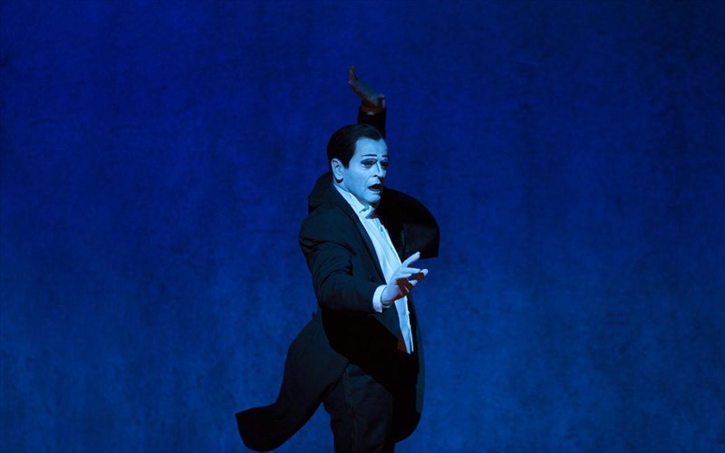 gramma-s-enan-antra-anoiksan-nea-eisitiria-gia-ton-mparisnikof