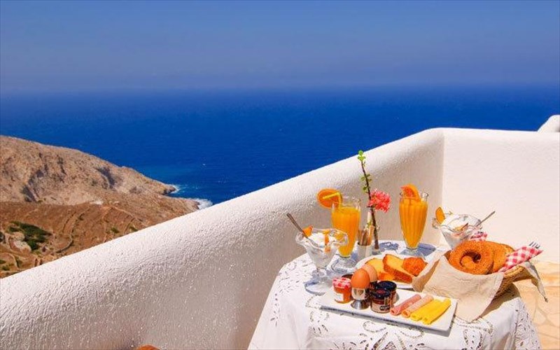 pente-oikonomikes-epiloges-diamonis-sta-ellinika-nisia