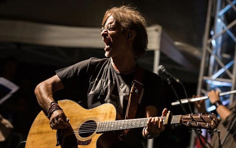 kerdiste-proskliseis-gia-ton-milto-pasxalidi-sto-beakeio-theatro-peiraia