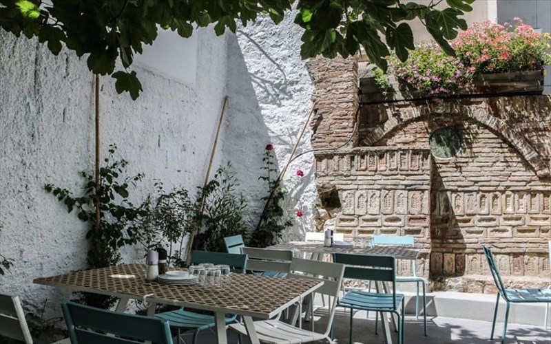 pou-na-pate-stin-athina-gia-na-apolausete-geuseis-thalassas