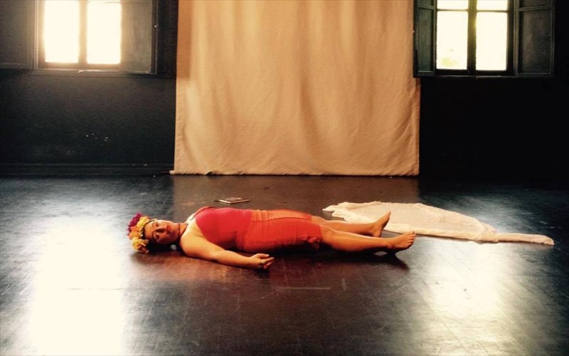 frinta-ki-allo-apo-tin-omada-fly-theatre-ton-oktobrio-sto-theatro-104