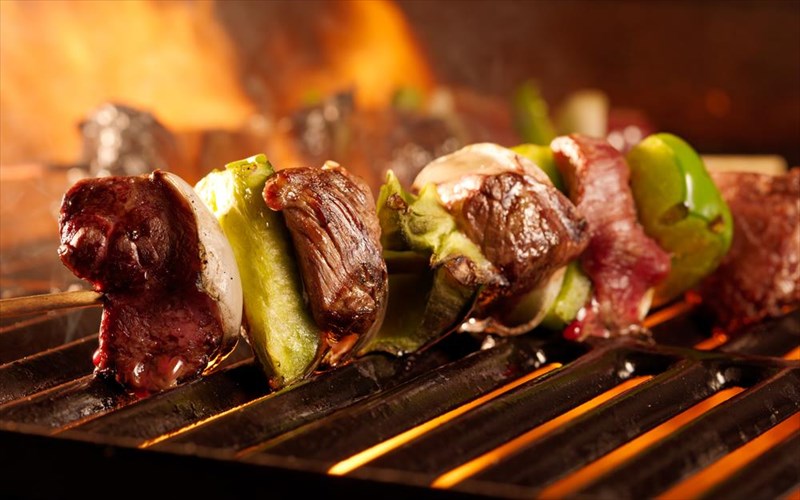 bbq-me-thema-tin-ethniki-mas-probatina