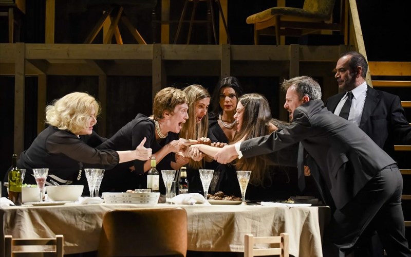 to-programma-ton-athinaikon-theatron-gia-ti-sezon-2017-2018