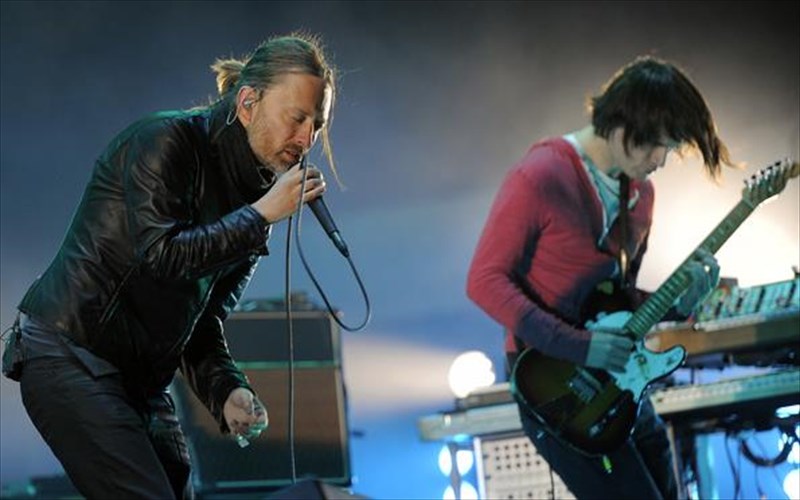 o-michael-stipe-stirizei-ti-sunaulia-ton-radiohead-sto-israil