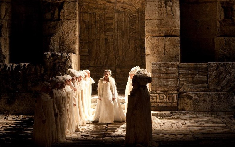 trobatore-apo-tin-ethniki-luriki-skini-sto-irodeio