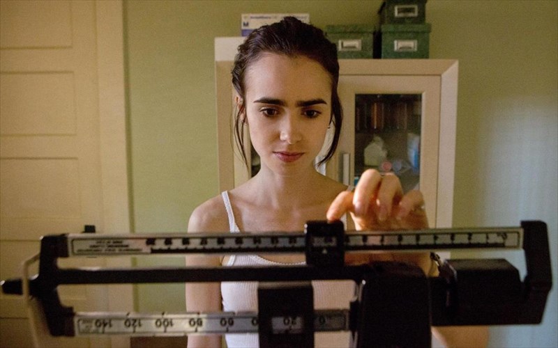 to-to-the-bone-einai-mia-kaki-oriaka-prosblitiki-tainia-gia-tin-neuriki-anoreksia