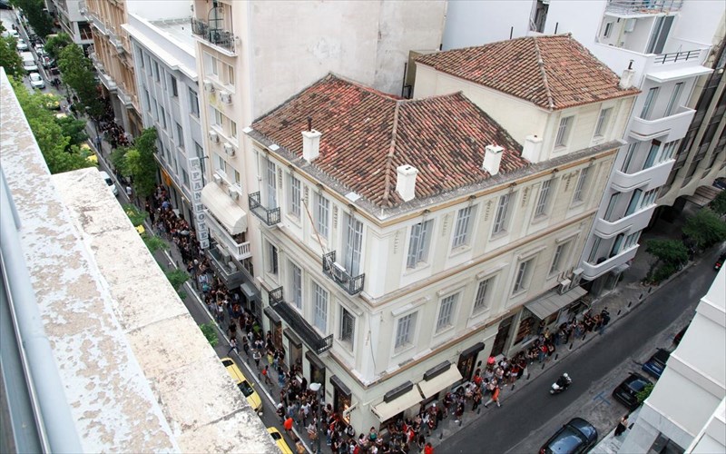 nyx-professional-makeup-ti-egine-sto-anoigma-tou-katastimatos-stin-athina