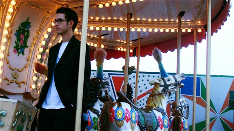 taksidi-stis-anamniseis-duo-freskon-mousikon-sximaton