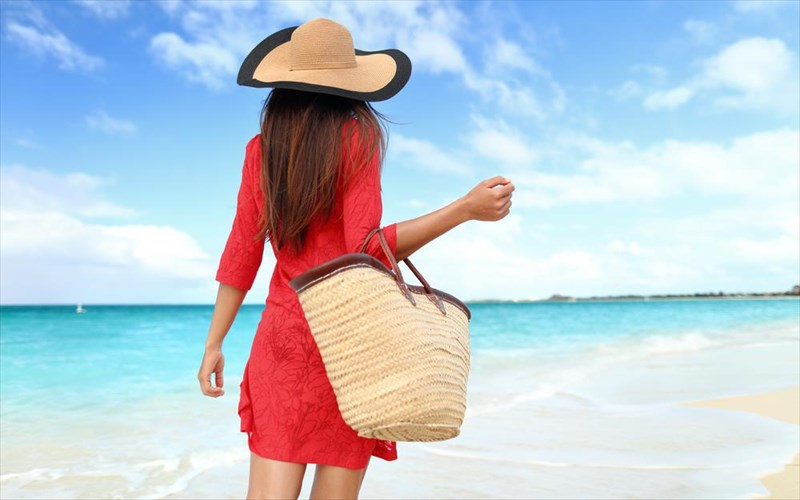 poies-einai-oi-oraioteres-tsantes-gia-tin-paralia