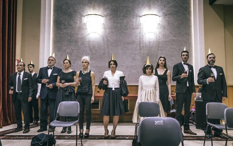 oikogeneiaki-giorti-festen-gkiak-anemodarmena-upsi-epistrefoun-sto-kthbe