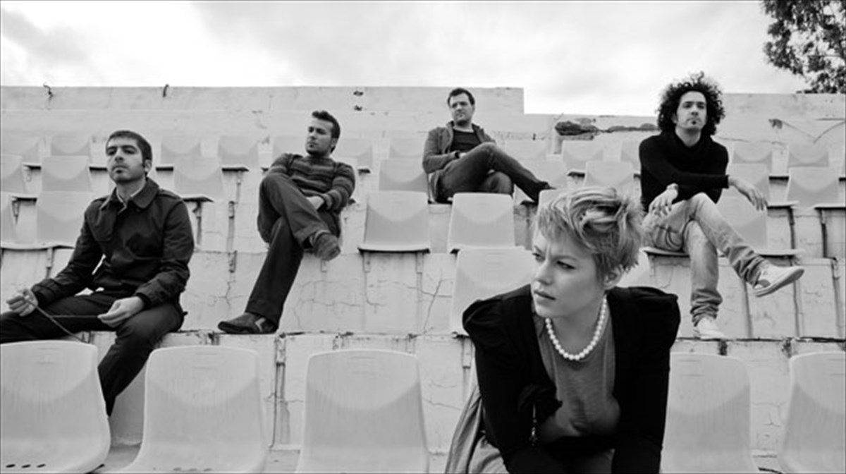 abbie-gale-se-periodous-krisis-uparxei-kallitexniki-anthisi