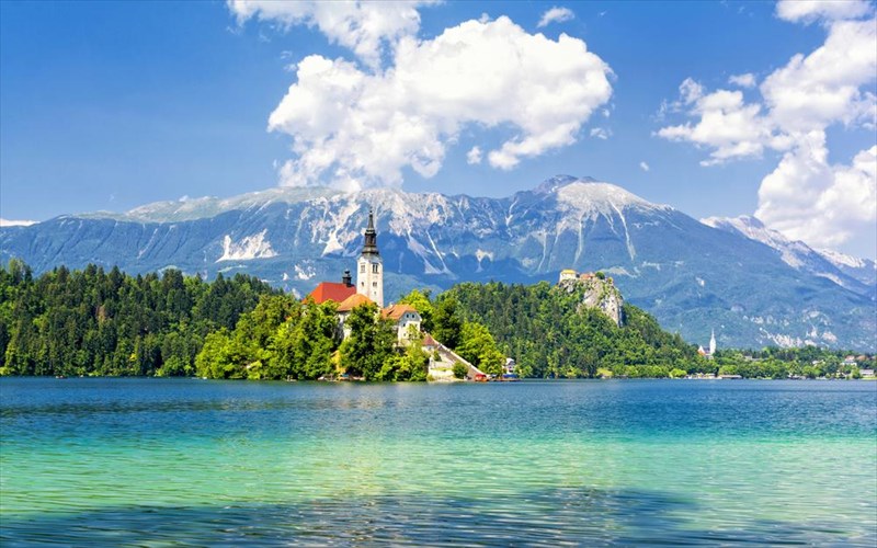 taksidi-stis-panemorfes-limnes-tis-europis