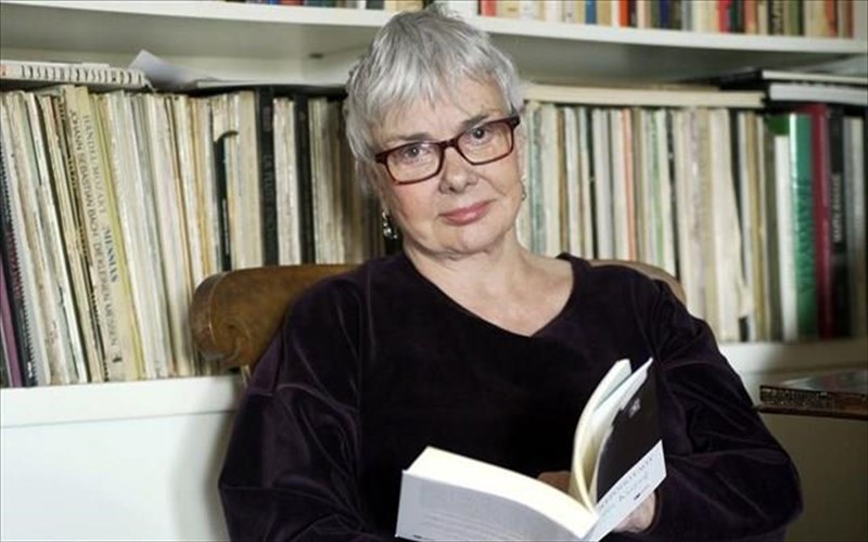 fouente-obexouna-apo-ton-stauro-tsakiri-kai-eliza-tis-ksenias-kalogeropoulou-sto-dipethe-patras