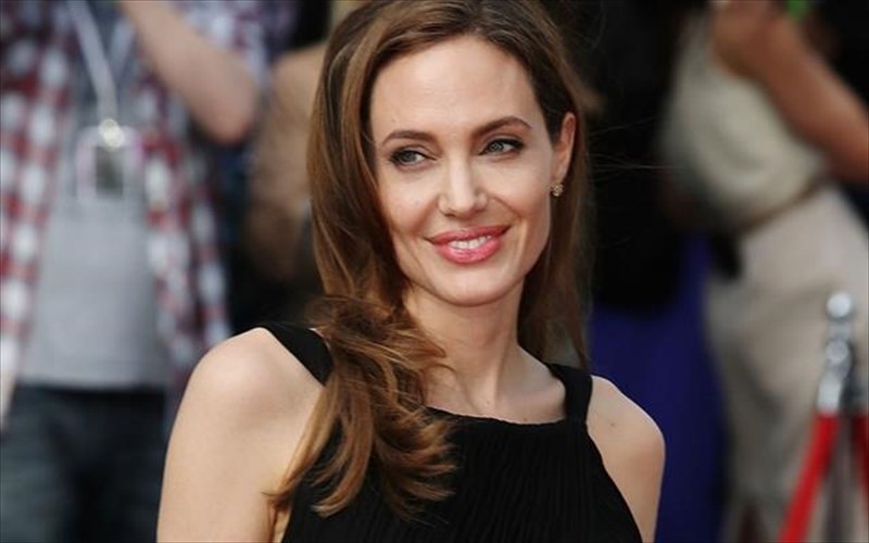 angelina-Jolie-ebala-ton-eauto-mou-teleutaio-mexri-pou-auto-ekdilothike-stin-ugeia-mou